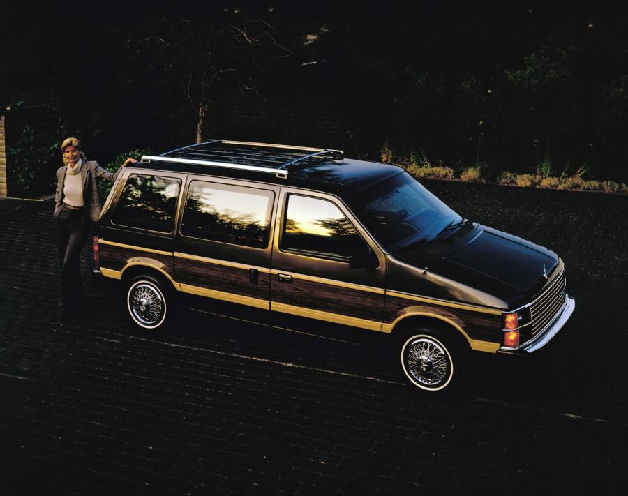  Plymouth Voyager 1984 года  (фото 4 из 21)